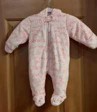 Traje de nieve Carter's Just For You rosa y blanco con capucha talla 3M