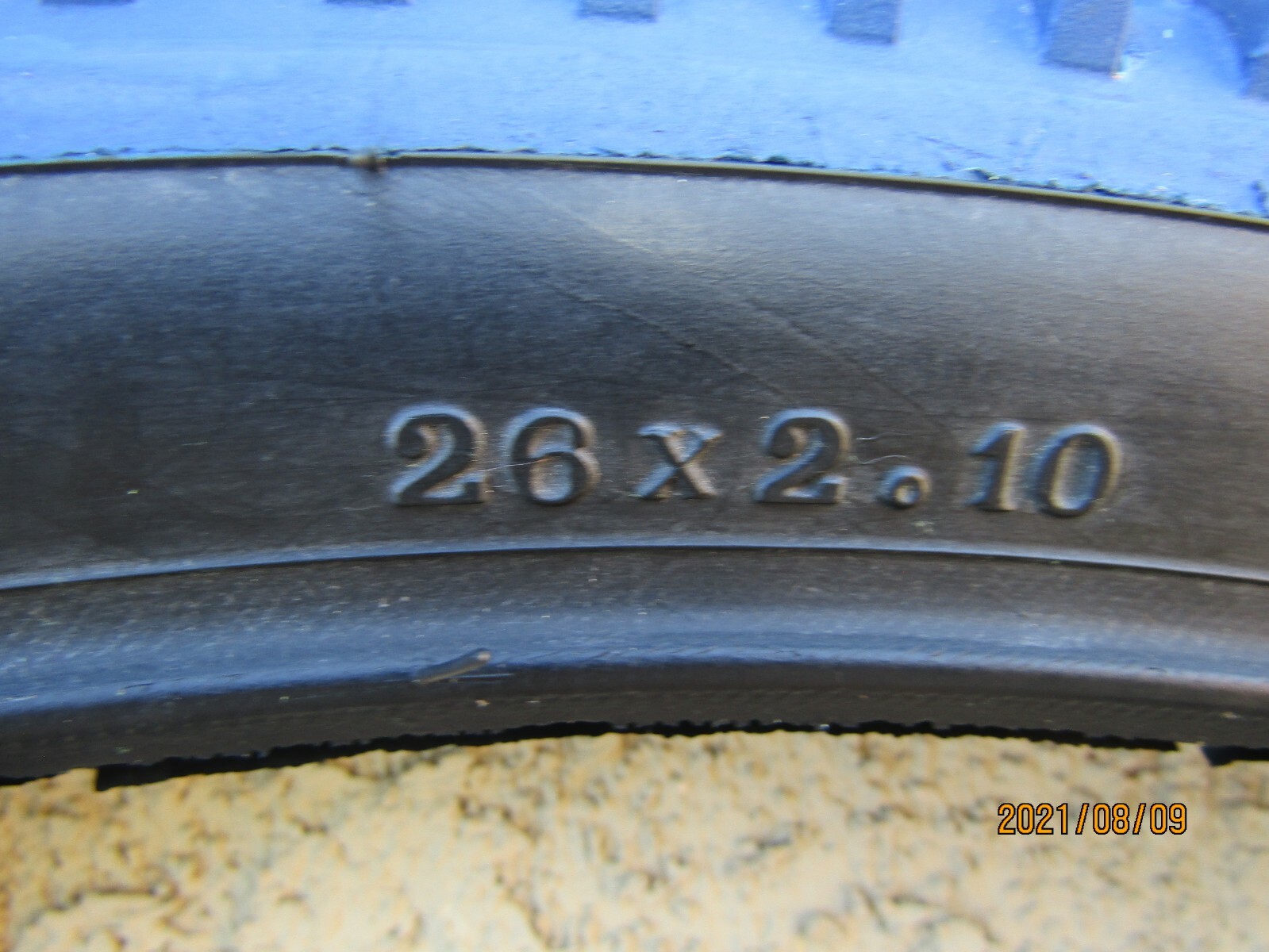 [2] 26''x 2.10  BLACK & BLUE BICYCLE TIRES, TUBES & LINERS FOR MTB,CRUISER, 