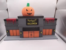 SPIRIT HALLOWEEN S SCALE BUILDING-DIORAMA