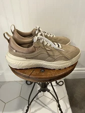 MENS NEW VANS MTE ULTRARANGE NEO VR3.  CORNSTALK. SIZE 10.5. LITE ATHLETIC HIKER