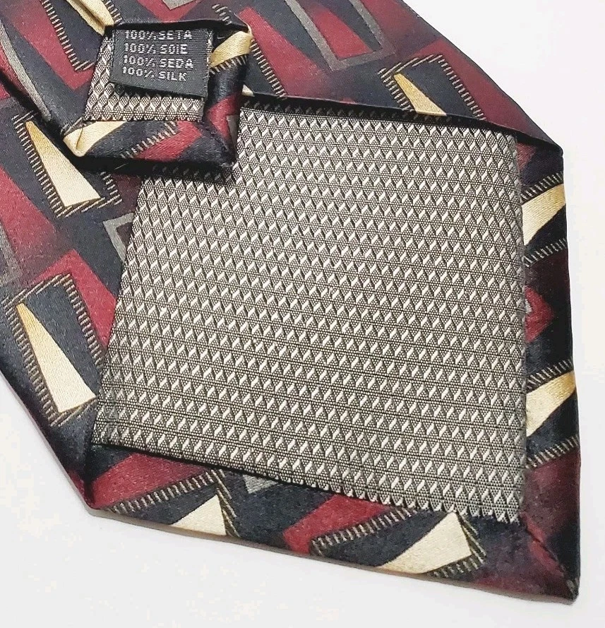 Corbata de seda para hombre Kilburne and Finch rojo y negro patrón geométrico 58x3,75" Foto 4 de 4