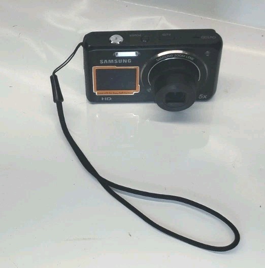 Samsung DualView DV100 16.1MP 5x Zoom Digital Camera With charging