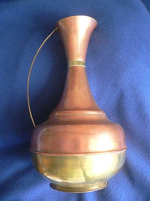 COPPER & BRASS JUG - 13.5" HIGH x 7.5" DIAMETER - GOOD VINTAGE COLLECTABLE. - Image 1 of 4