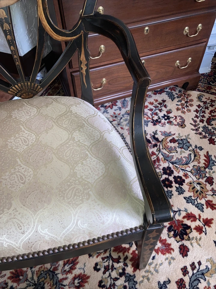 Sillón lacado floral pintado a mano corazón escudo respaldo madera estilo Adams Foto 4 de 4