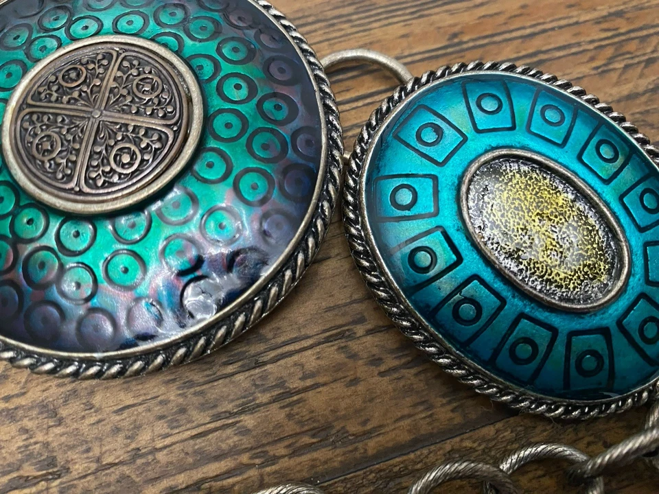 Женские винтажные регулируемые цветные медальоны на цепочке Chicos серебристые - Изображение 4 из 4