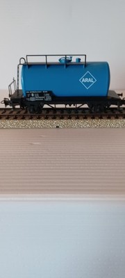 MÄRKLIN  Ensemble de wagons - pétrolier    HO     (neufs et d'occasions)