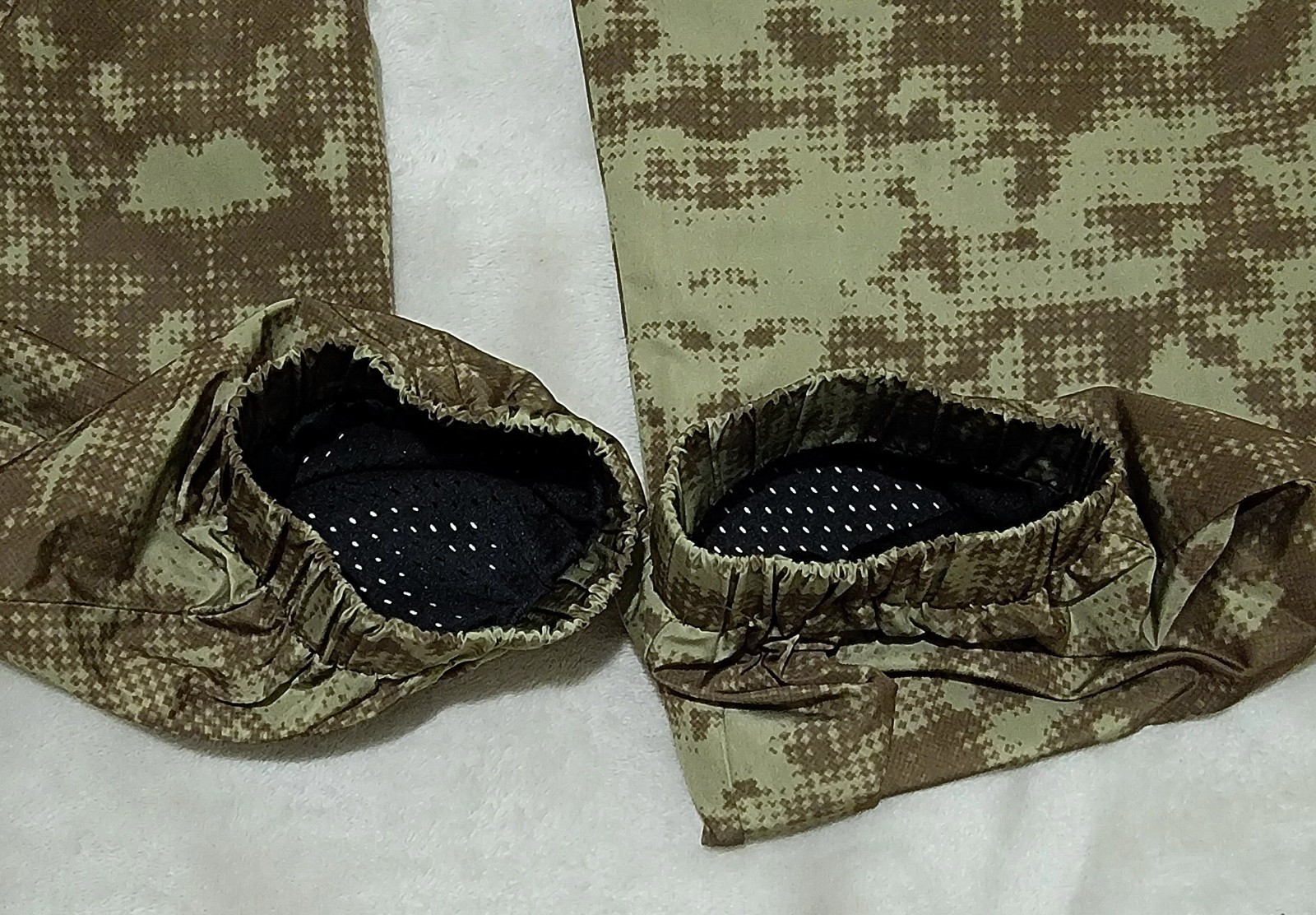 Large Trapstar Hyperdrive Digital Camo Track Bott… - image 4