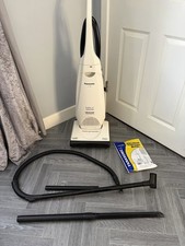 Panasonic Vacuum Cleaner 1900W Super Lightweight Bagged Upright MC-UG302