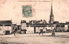 CARTE POSTALE - St-SAVIN-SUR-GARTEMPE - VIENNE - 86 - PLACE DE LA REPUBLIQUE