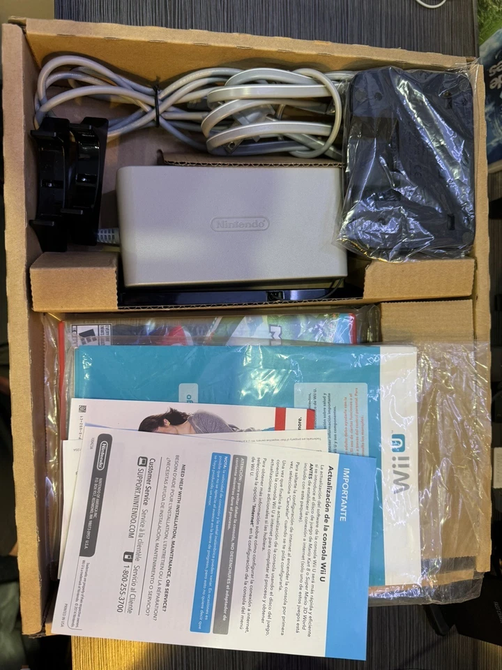 Nintendo Wii U Mario Kart 8 Deluxe 32GB CIB with Games - Very Good - READ DESC - - Image 2 of 4