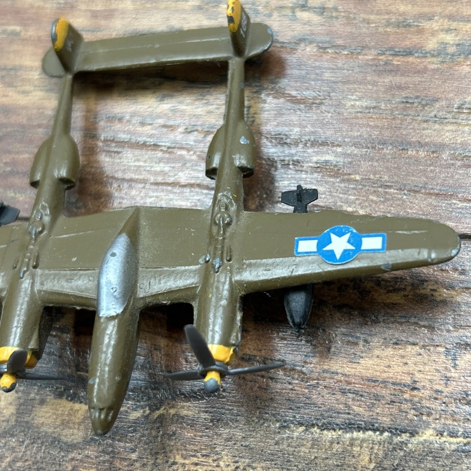 Avión marrón fundido a presión Dyna Flites American A109 P-38 Lightning 168 Foto 4 de 4