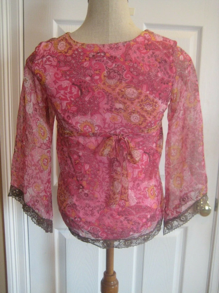 Top túnica Limited Too Girls talla S mangas largas campana floral pequeño rosa forrado de encaje Foto 3 de 4