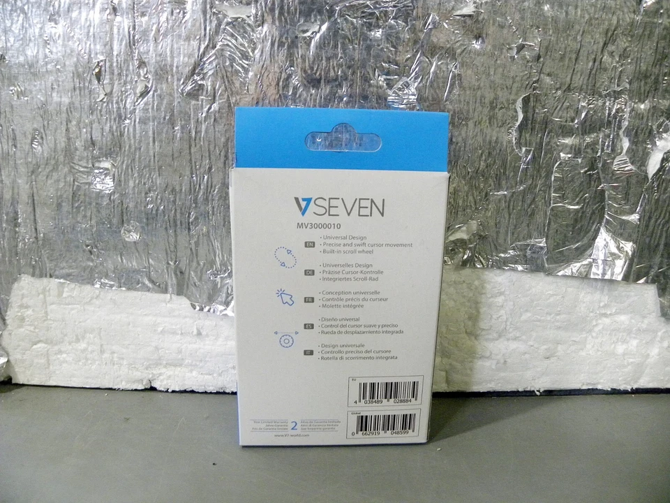 Ingram Micro V7 Gray Black USB 3 Button Scroll Wheel 1000 dpi Optical Mouse - Image 2 of 3