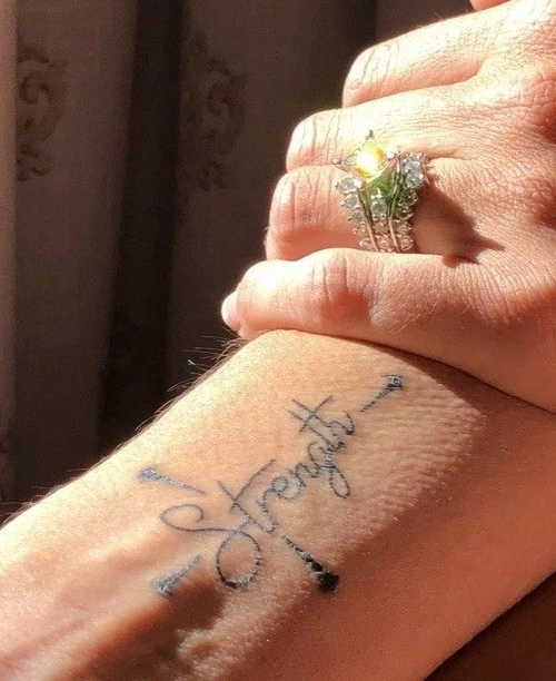 GIA 4.26ct Princess Cut With 2.01 Prominent Natural Diamond Center Stone. - Image 4 of 4