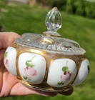 VINTAGE~"FENTON"~1940'S~"CHARLESTON"~HAND~PAINTED~ROSES~GLASS~TRINKET~POWDER~BOX
