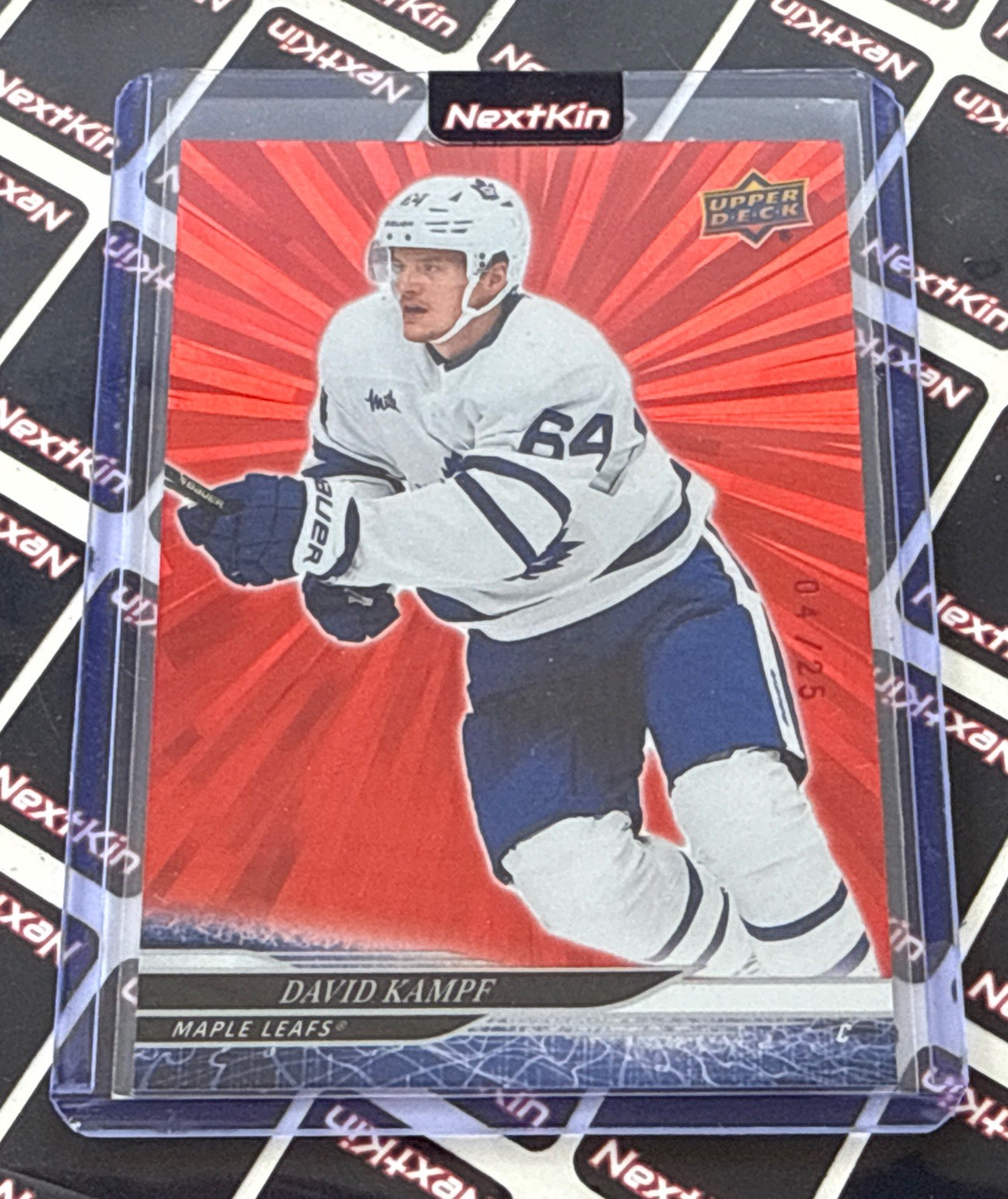 2024-25 Upper Deck Red Outburst David Kampf /25 #413 Toronto Maple Leafs