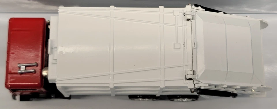 Rare Conrad 1:50 Scale Leach 2-R II Packmaster Red Mack Garbage Truck No Mirrors - Image 3 of 4