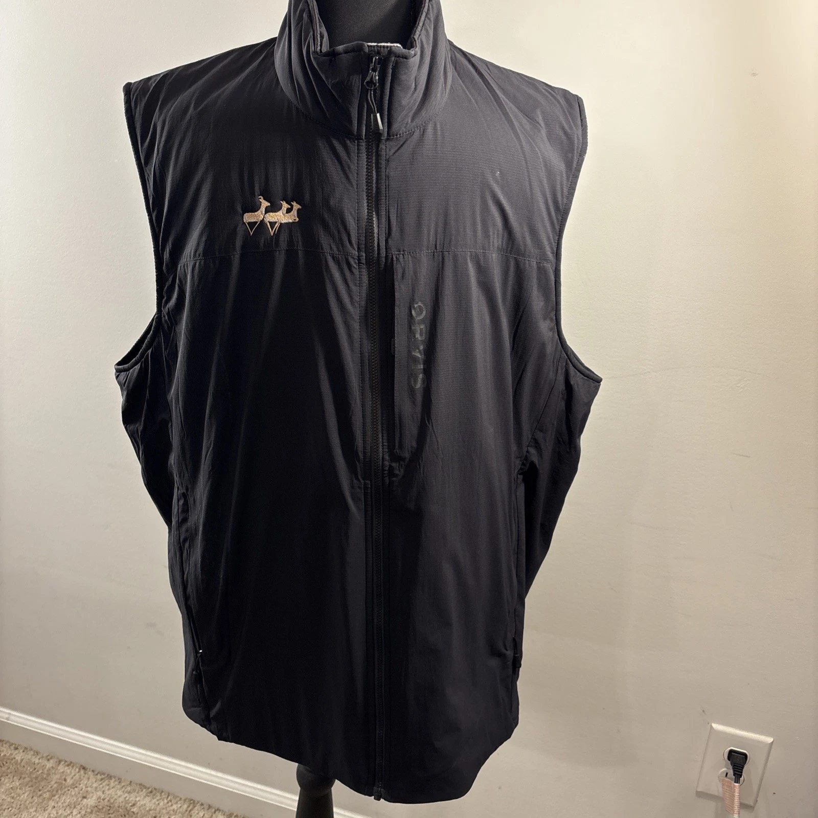 Orvis Black Pro Insulated Performance Tech Vest With Deer Logo. 612