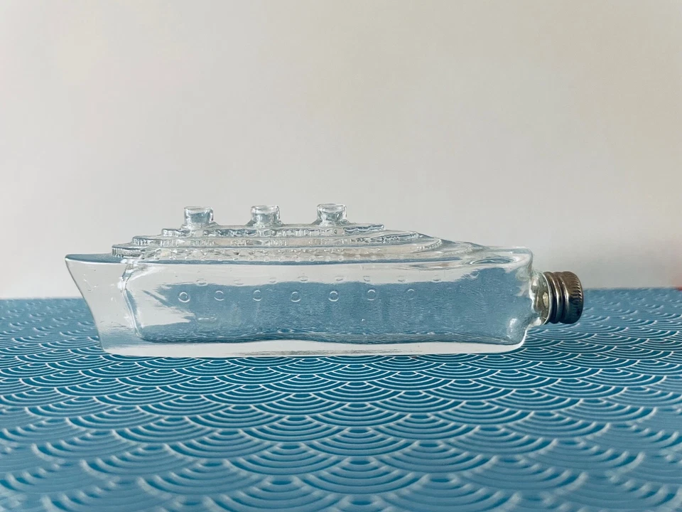 Art Déco Parfum Flasche in Form von Kreuzfahrtschiff - Bild 1 von 2