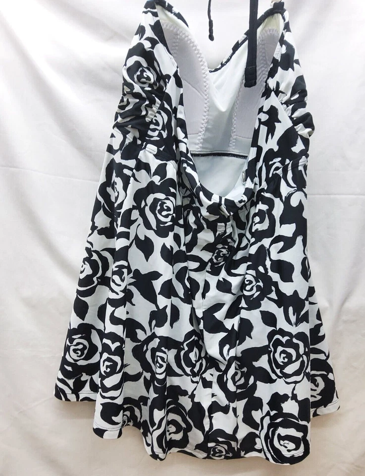 Traje de baño Sonoma Life & Style 22W de una pieza para mujer blanco y negro Foto 4 de 4