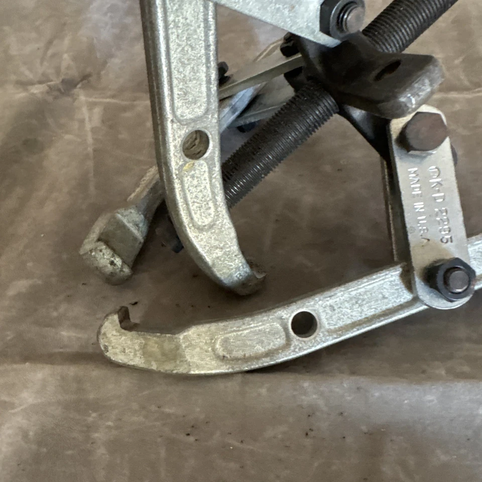 K-D Herramientas Extractor de Engranajes Tres Patas 2295 Yugo y Perno 6.5” B Gran Forma Foto 4 de 4