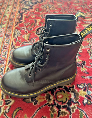 Dr. Martens 1460W Smooth Leather Lace Up Boots, Size US Men 7/Women 9! GORGEOUS!