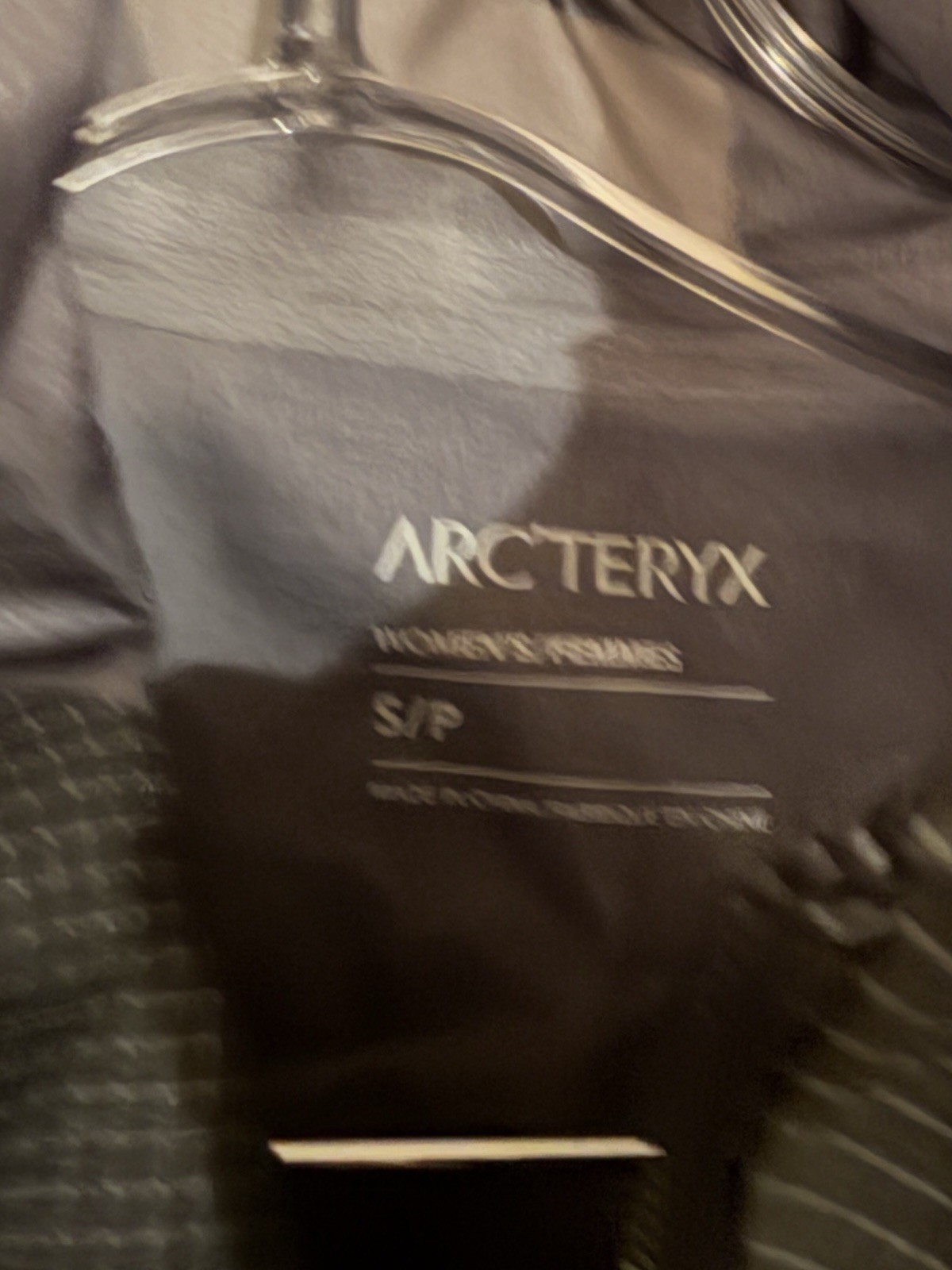 Arc’teryx  ALPHA LIGHTWEIGHT ANORAK WOMEN'S Small, Hadron Gore-Tex, Black image 3