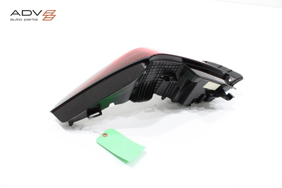 2019-2020 CADILLAC CT6 REAR RIGHT PASSENGER SIDE OUTER TAILLIGHT LIGHT LAMP OEM - Image 4 of 4