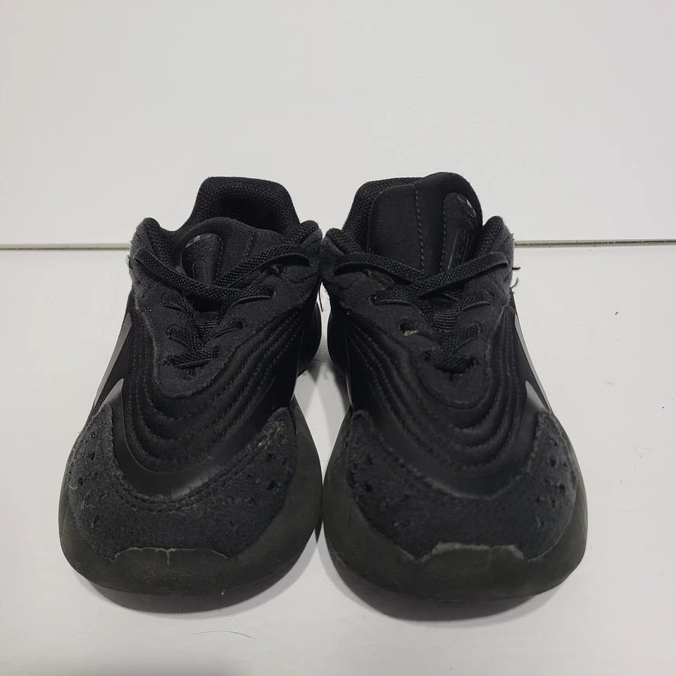 B28 Adidas Ozelia Niños Tenis 13K Negro Gamuza Elástico Con Cordones Zapatos para Correr Foto 2 de 4