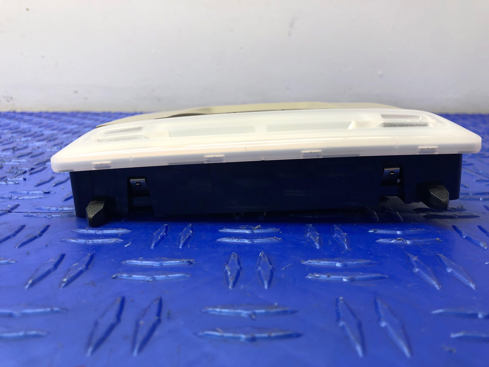 2014-2020 BMW I8 INTERIOR ROOF DOME READING LIGHT LAMP CONSOLE BEIGE OEM 2015