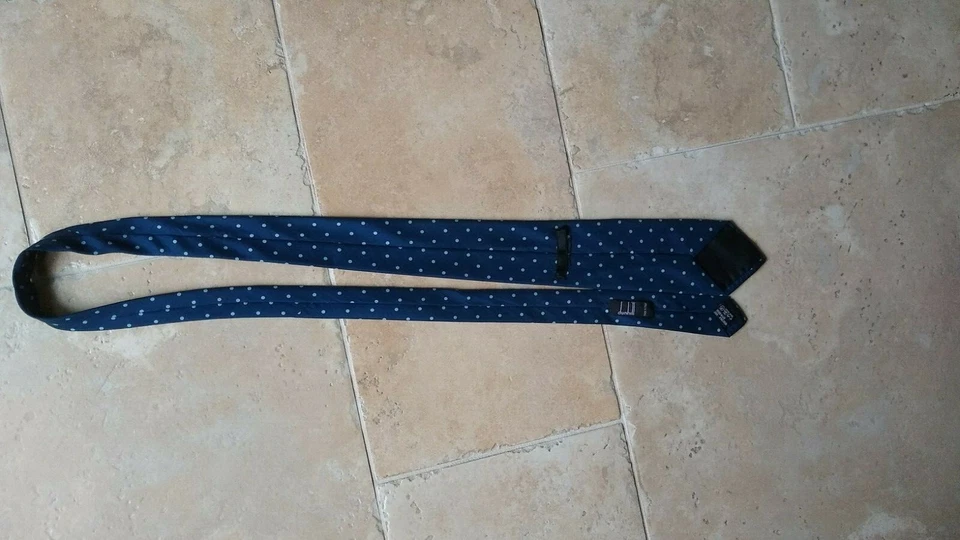 Corbata Dunhill a lunares 100 % seda - Hecha en Italia Foto 2 de 2