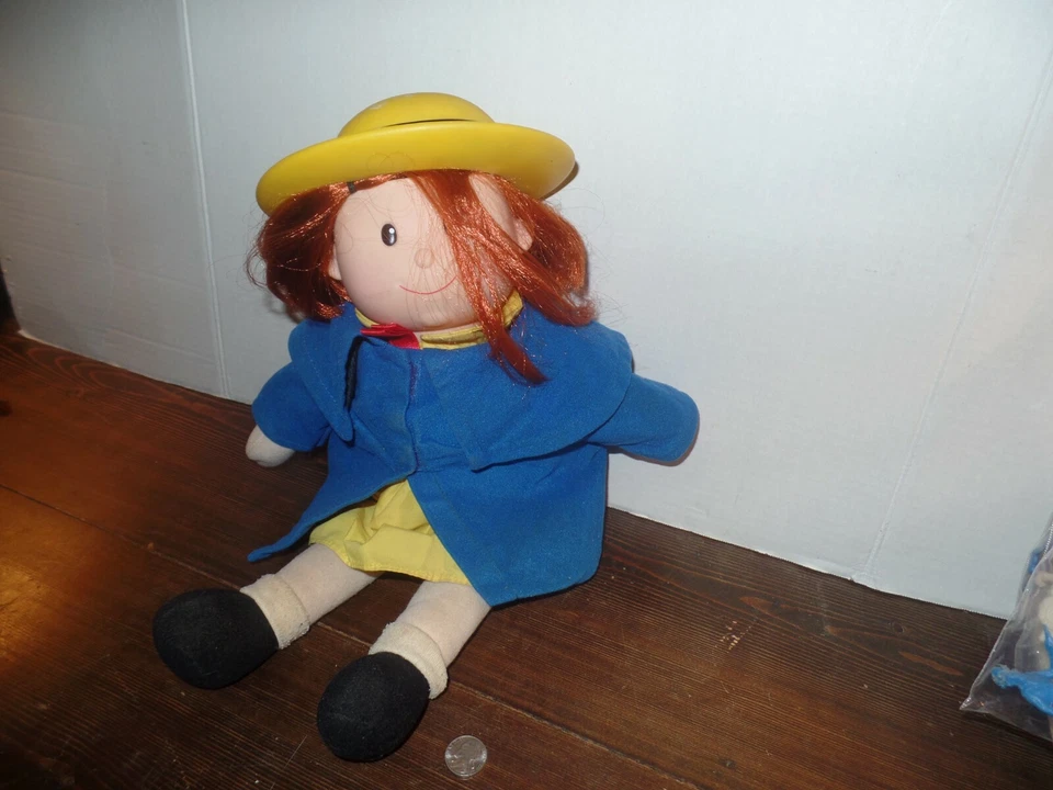 MUÑECA DE PELUCHE MADELINE BY KIDS GIFT 17" en uniforme escolar Foto 3 de 4