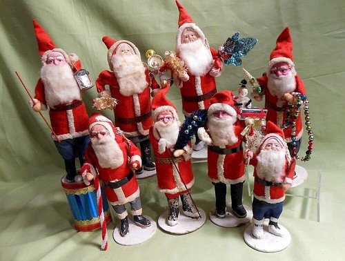 Japan Santa next to House that Lights Up - Clay Face - Picture 5 of 5