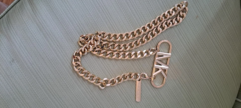 Vestido Feminino Michael Kors Manga Longa, Tamanho Pequeno, Estampa Corrente Dourada com Cinto - Imagem 2 de 2