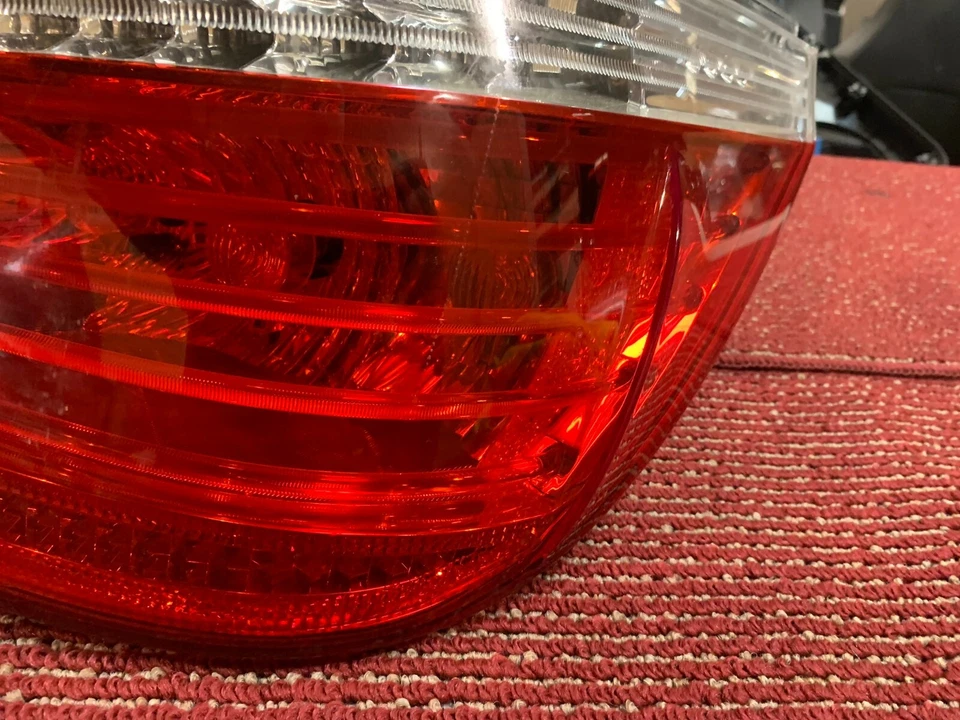 BMW 2008-2010 E60 LCI TRASERO DERECHO PASAJERO LADO LED LUZ TRASERA LÁMPARA OEM 102K Foto 4 de 4