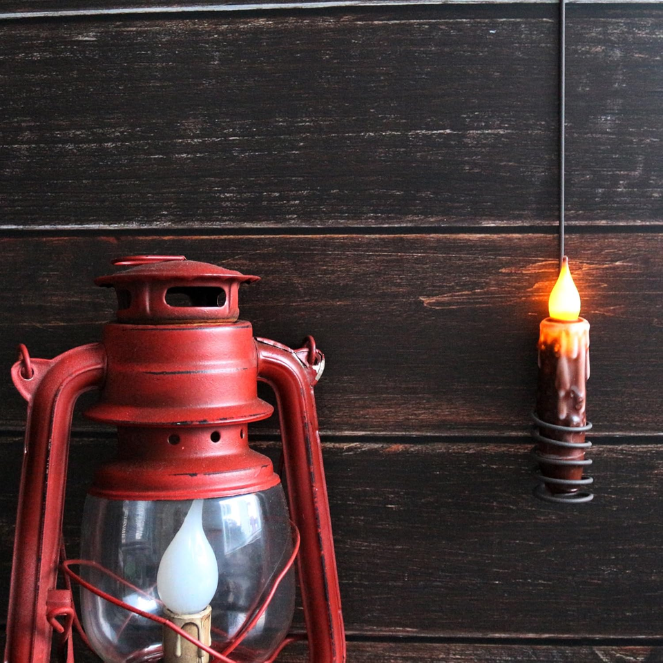 CVHOMEDECO. Echte Wax Hand Ondergedompeld Batterij Operated LED Timer Taper Kaarsen Rustieke Primitieve Vlamloze Verlichting Decor, 6.75 Inch, Marineblauw, 2 STKS in een Pakket