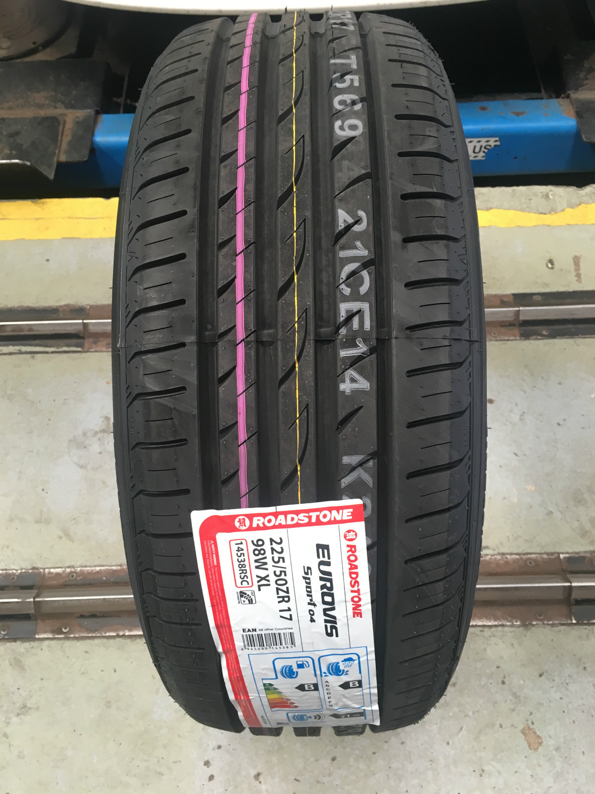 X1 195 50 15 195/50R15 82V ROADSTONE MIDRANGE TYRE AMAZING C,B RATINGS