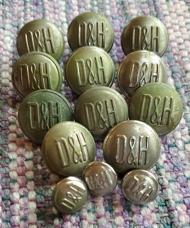 14 Vintage Metal Railway Uniform Buttons - D&H Delaware & Hudson, 1901 to 1920