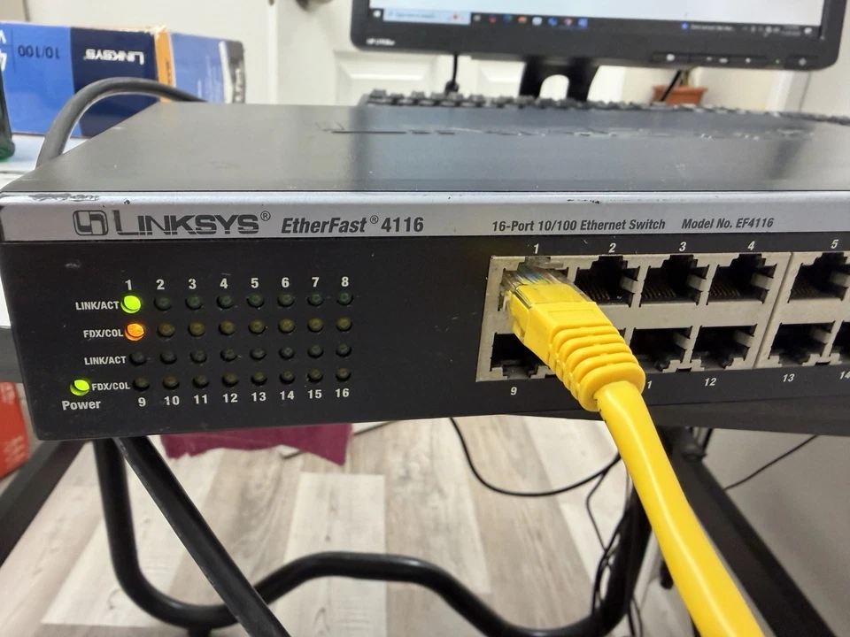 Used Linksys EtherFast 4116 EF4116 16-Port 10/100Mbps Ethernet Switch - Image 4 of 4