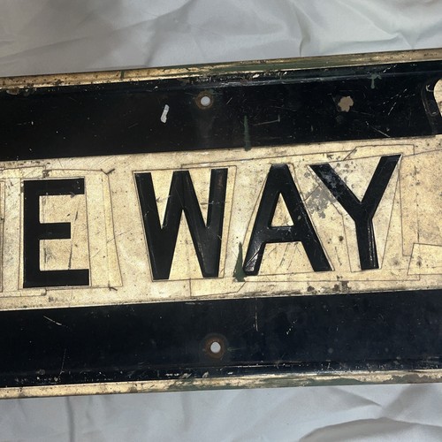 Retired Metal One Way Arrow Road Street Traffic Sign Vintage Rare Unique Metal - Picture 5 of 13