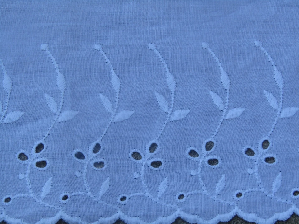 200 cm de large  dentelle ancienne broderie anglaise largeur  13,5 cm coton fin - Photo 3/3