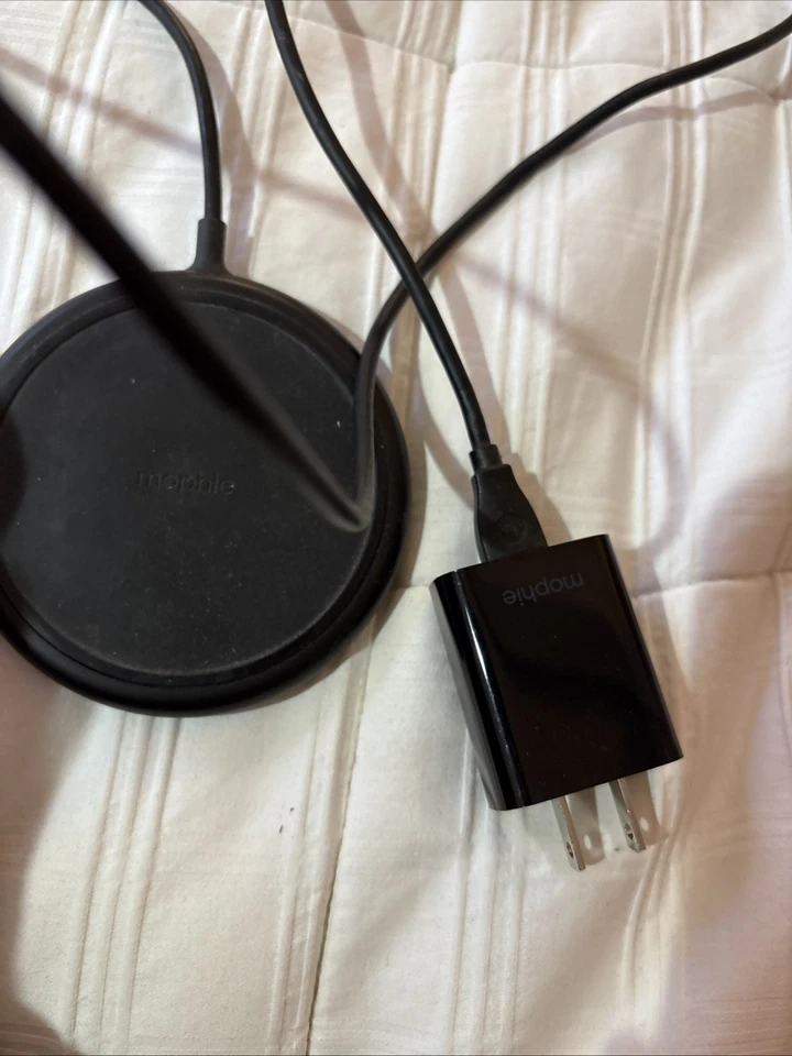 Mophie 10W Charge Stream Pad+ Enabled Smartphones - Black - - Image 4 of 4