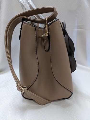 L'ARTISTE-HB-BLOOM TAN VEGAN LEATHER MULTI COMPARTMENT STUNNING HANDBAG - Picture 2 of 5