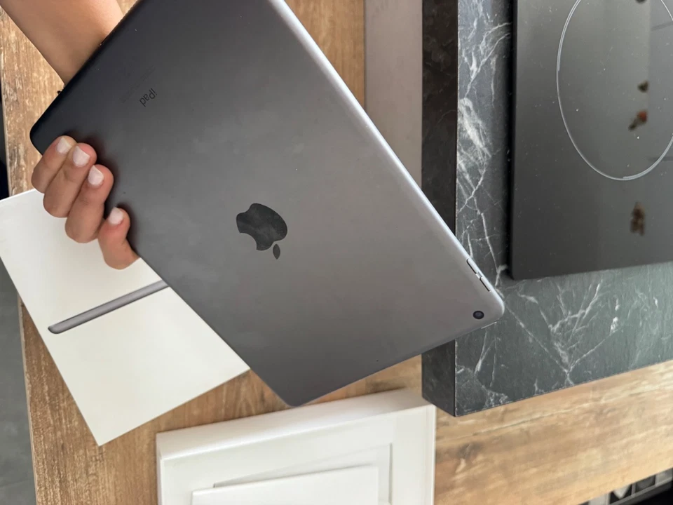 Apple iPad 10 · 32GB · Wi-Fi, foto 3 di 5