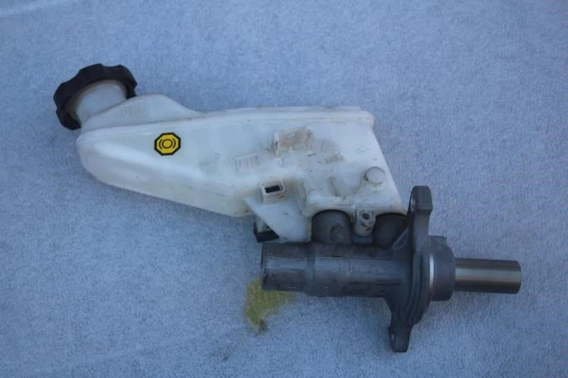 Hyundai Elantra 2019 freno cilindro maestro automático sedán A/T Foto 2 de 4