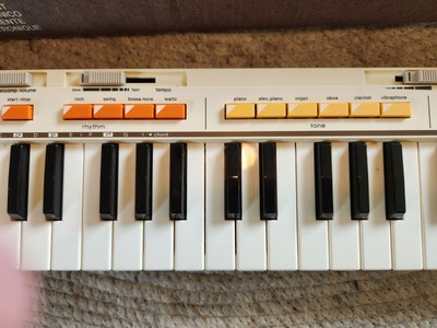 カシオトーン　casiotone MT-35 アダプター付　ジャンク品 カシオトーン casiotone MT-35 アダプター付 ジャンク品 Vintage