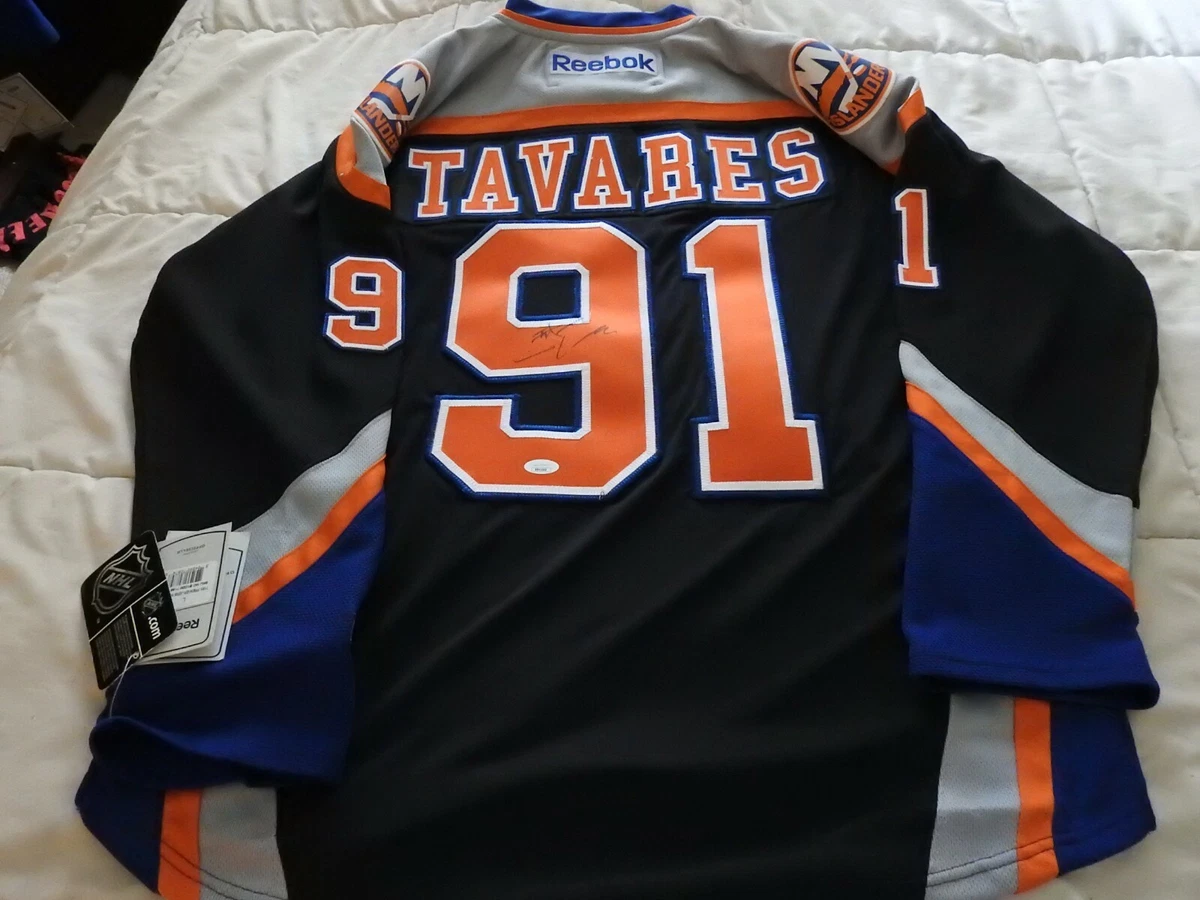 JOHN TAVARES AUTOGRAPH JERSEY