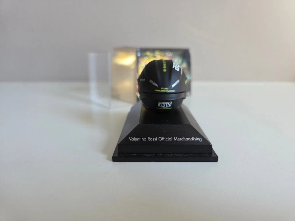 Casco Minichamps 1/8 - V. Rossi - 2012 Sepang MotoGp Test - 398120076 - Imagen 4 de 4