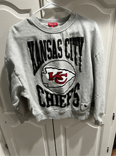 MITCHELL AND NESS KANSAS CITY CHIEFS WOMENS GREY LOGO CREW SWEATSHIRT Small