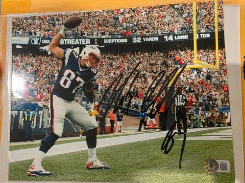 🏈 Rob Gronkowski Signed 8x10 Photo New England Patriots GRONK Beckett NFL